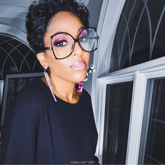 Miz Clearly Smart: Oversized Cat eye Glaases - Picture 8 of 8